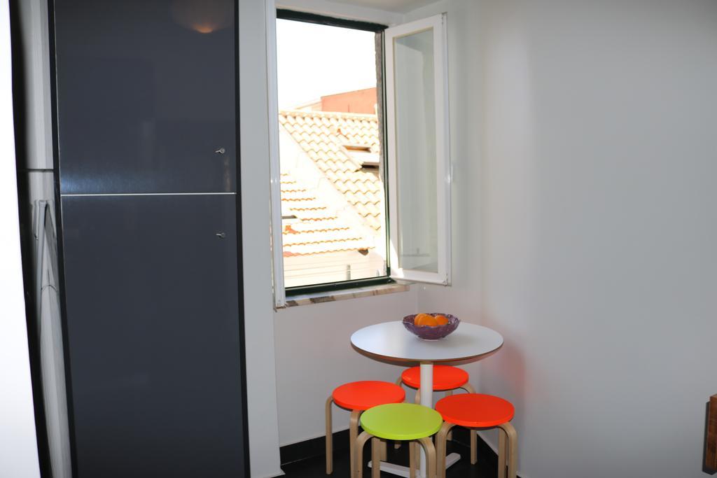 Chiado Bairro Alto, Bright And Newly Renovated 3 Bedroom Apartment, Historical Center * Lisboa