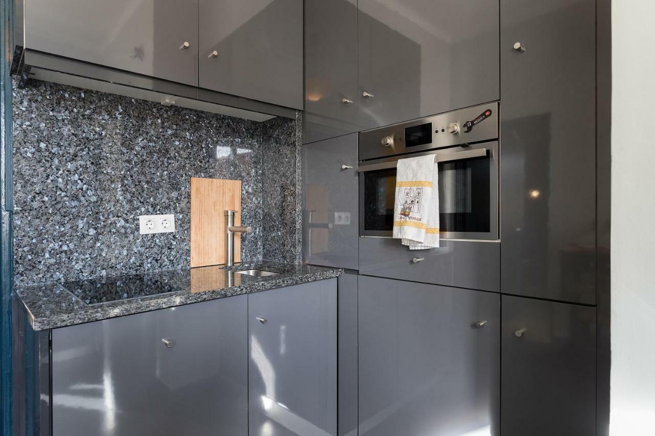 Chiado Bairro Alto, Bright And Newly Renovated 3 Bedroom Apartment, Historical Center *